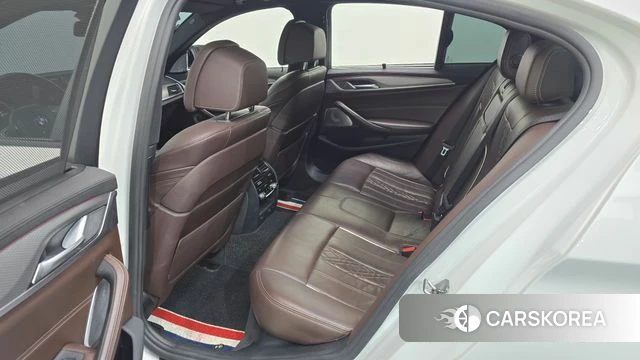 BMW 5 Series (G30) 2018 Белый из Кореи, фото 2