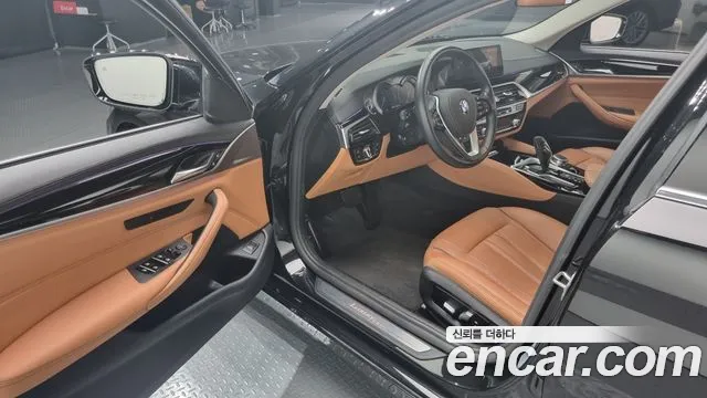 BMW 5 Series (G30) 2018 Черный из Кореи, фото 2