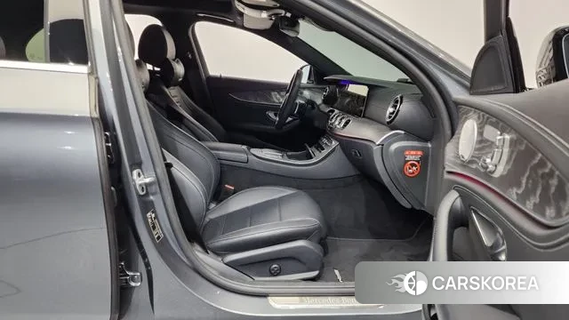 Mercedes-Benz E-Class W213 2020 Серый из Кореи, фото 2