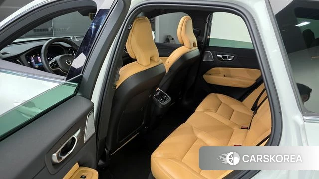 Volvo XC60 second Generation 2024 Белый из Кореи, фото 2