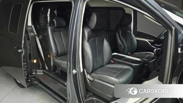 Hyundai Staria 2023 Серый из Кореи, фото 2