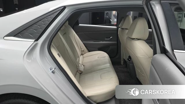 Hyundai The New Avante (CN7) 2024 Серебристо-серый из Кореи, фото 2