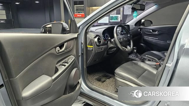 Hyundai Kona 2018 Светло-серебряный цвет из Кореи, фото 2