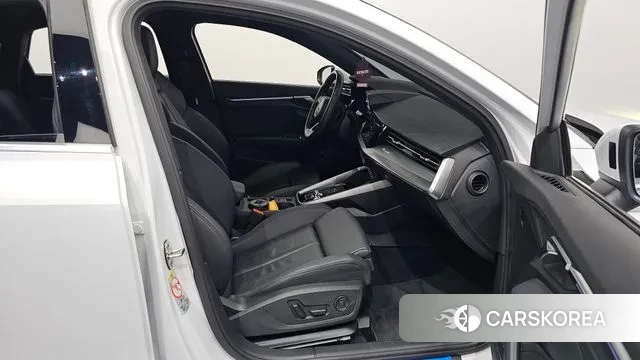 Audi A3 (8Y) 2023 Белый из Кореи, фото 2