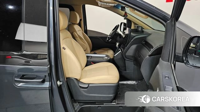 Hyundai Staria 2023 Черный из Кореи, фото 2