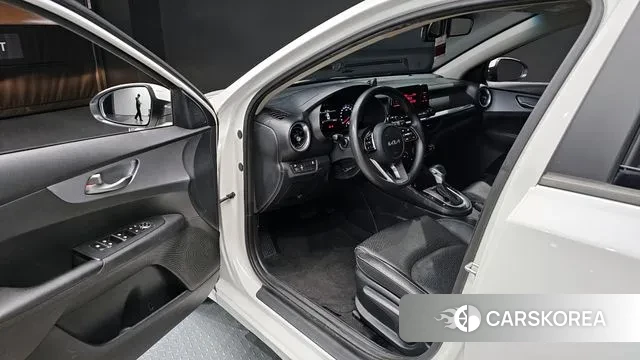 Kia The New K3 2nd generation 2021 Белый из Кореи, фото 2