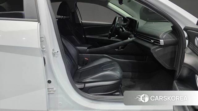 Hyundai Avante Hybrid (CN7) 2022 Белый из Кореи, фото 2