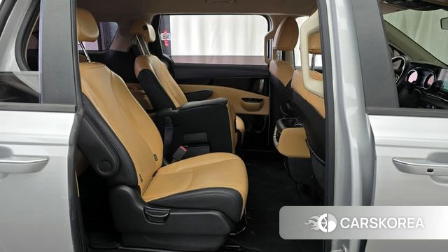 Kia Carnival 4th generation 2022 Серебряный из Кореи, фото 2