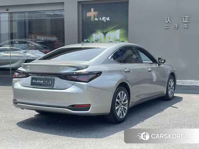 Lexus ES 2025 Серебристо-серый из Китая, фото 2