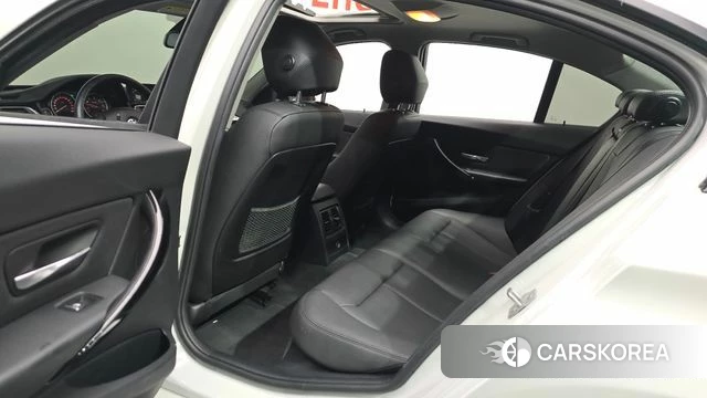 BMW 3 Series (F30) 2018 Белый из Кореи, фото 2