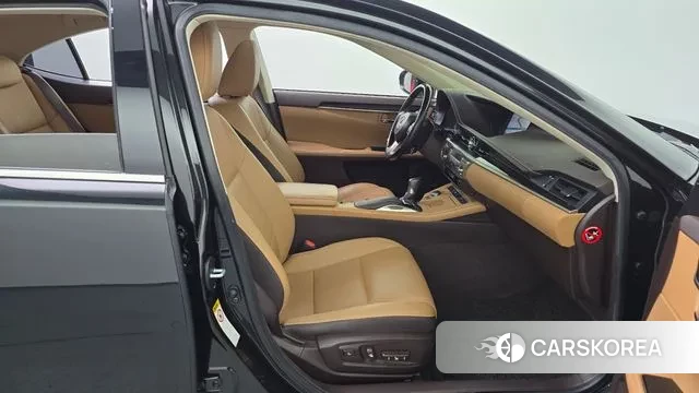 Lexus New ES300h 2018 Черный из Кореи, фото 2