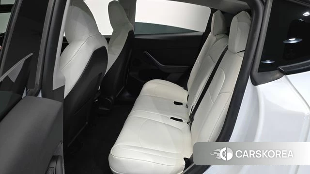 Tesla Model Y 2023 Белый из Кореи, фото 2