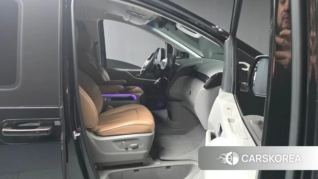 Hyundai Staria 2023 Черный из Кореи, фото 2