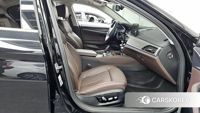 BMW 5 Series (G30) 2021 Черный из Кореи, фото 2