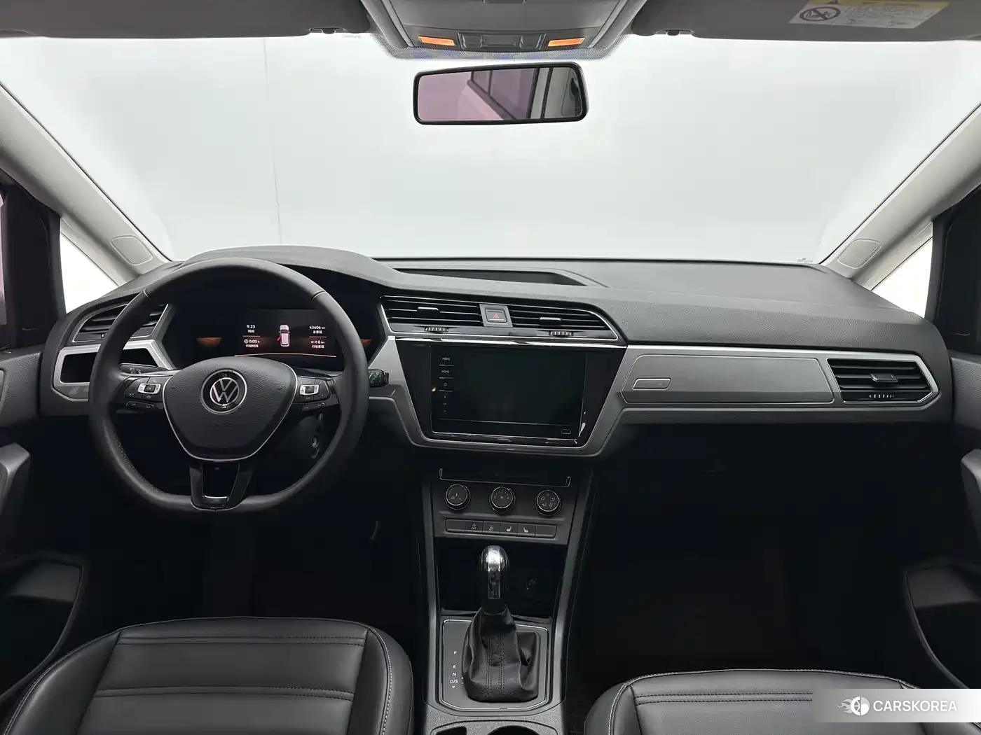 Volkswagen Touran L 2024 Белый из Китая, фото 2