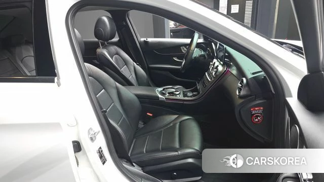 Mercedes-Benz C-Class W205 2021 Белый из Кореи, фото 2