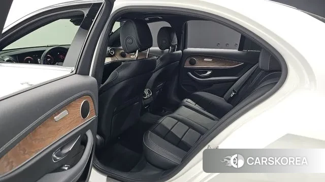 Mercedes-Benz E-Class W213 2023 Белый из Кореи, фото 2