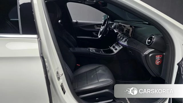 Mercedes-Benz E-Class W213 2022 Белый из Кореи, фото 2
