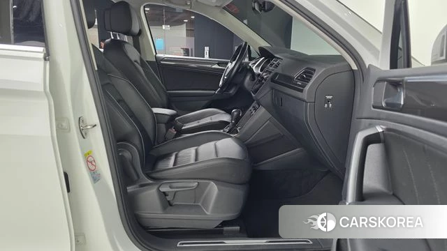 Volkswagen Tiguan second Generation 2018 Белый из Кореи, фото 2