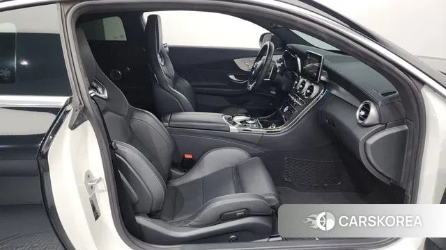 Mercedes-Benz C-Class W205 2018 Черный из Кореи, фото 2