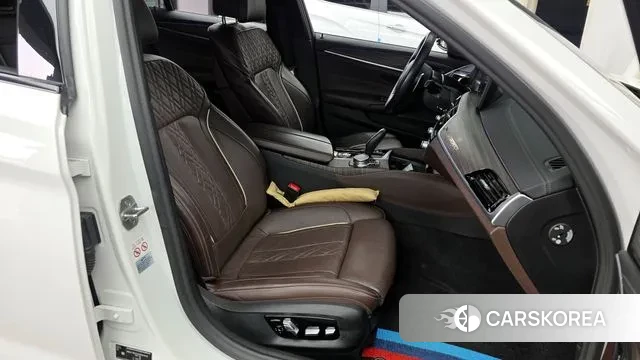 BMW 5 Series (G30) 2020 Белый из Кореи, фото 2