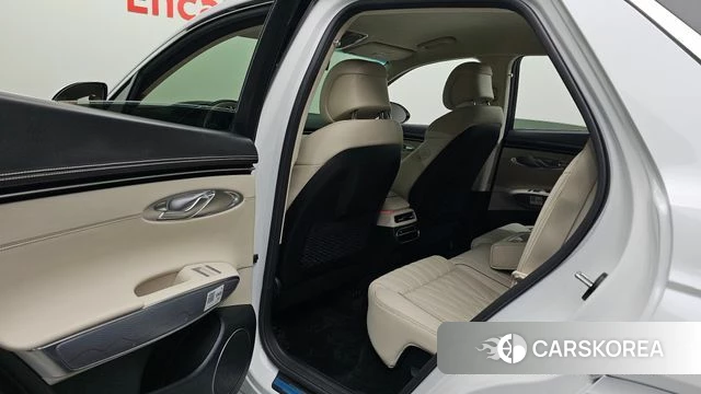 Genesis GV70 2023 Белый из Кореи, фото 2