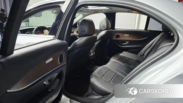Mercedes-Benz E-Class W213 2018 Серебряный из Кореи, фото 2