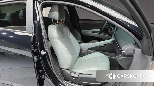 Hyundai The New Avante (CN7) 2023 Черный из Кореи, фото 2