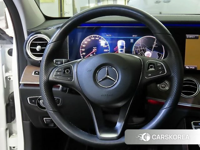 Mercedes-Benz E-Class W213 2018 Белый из Кореи, фото 2