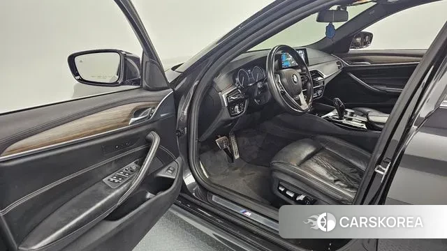 BMW 5 Series (G30) 2018 Серый из Кореи, фото 2