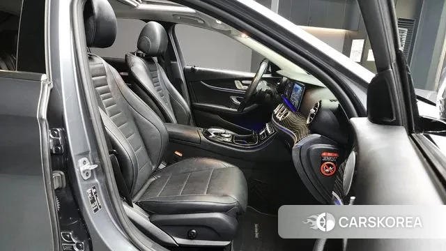 Mercedes-Benz E-Class W213 2019 Серый из Кореи, фото 2