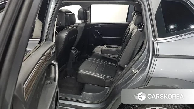 Volkswagen Tiguan Allspace 2023 Серый из Кореи, фото 2