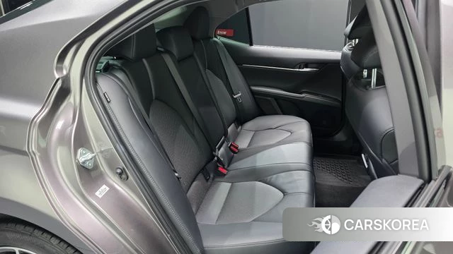 Toyota Camry (XV70) 2024 Серый из Кореи, фото 2