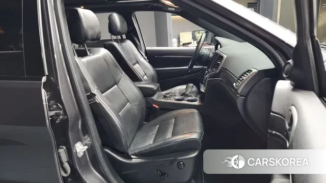 Jeep Grand Cherokee 2018 Серый из Кореи, фото 2