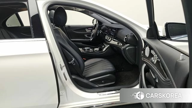 Mercedes-Benz E-Class W213 2018 Белый из Кореи, фото 2