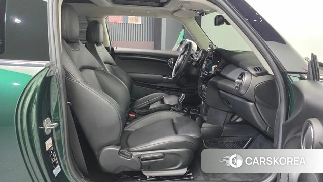 Mini Cooper D 2019 Темно-зеленый из Кореи, фото 2