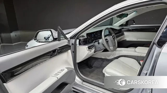 Hyundai Grandeur Hybrid (GN7) 2023 Серебристо-серый из Кореи, фото 2