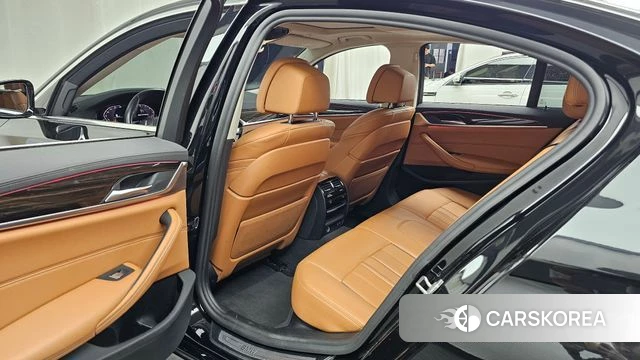 BMW 5 Series (G30) 2021 Черный из Кореи, фото 2