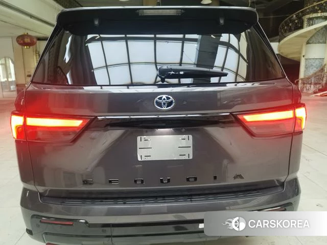 Toyota Sequoia 2023 Темно-серый из Китая, фото 2