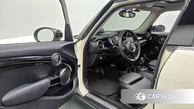 Mini Cooper 2019 Жемчужный цвет из Кореи, фото 2