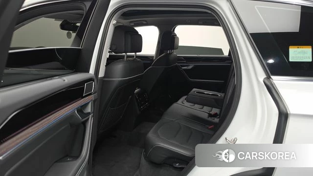 Volkswagen Touareg 3rd generation 2024 Белый из Кореи, фото 2