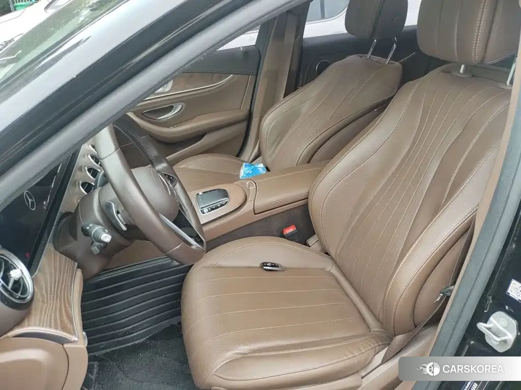 Mercedes-Benz E-Class 2023 Черный из Китая, фото 2