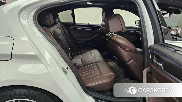 BMW 5 Series (G30) 2023 Белый из Кореи, фото 2