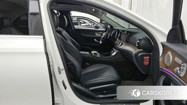 Mercedes-Benz E-Class W213 2018 Белый из Кореи, фото 2