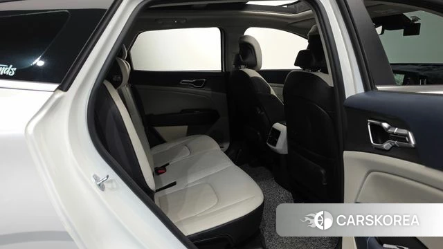Kia Sportage 5th Generation 2023 Белый из Кореи, фото 2