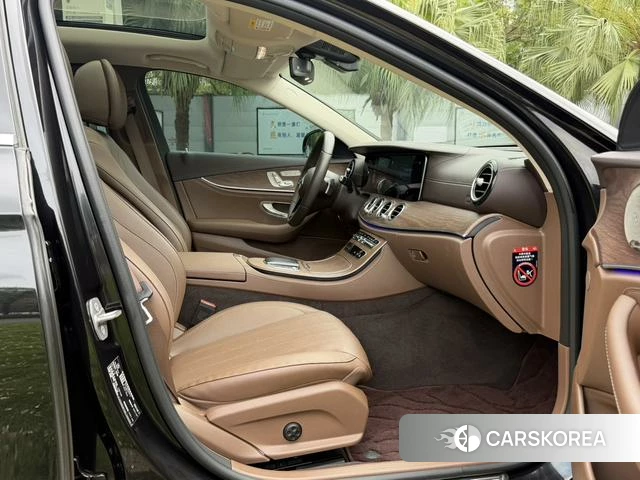 Mercedes-Benz E-class 2023 Черный из Китая, фото 2