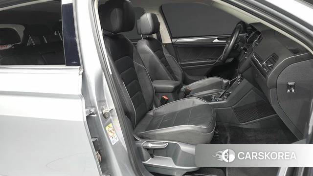 Volkswagen Tiguan Allspace 2020 Серебряный из Кореи, фото 2