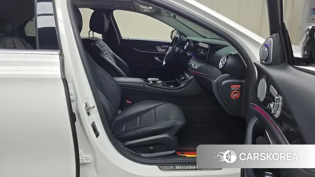 Mercedes-Benz E-Class W213 2018 Белый из Кореи, фото 2