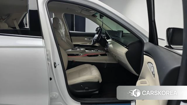 Genesis GV70 2023 Белый из Кореи, фото 2