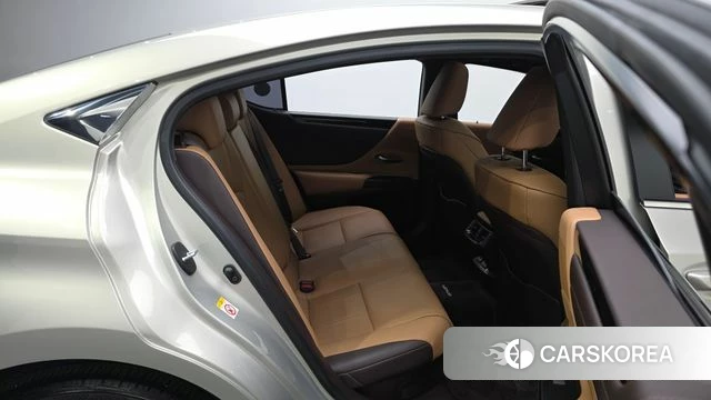 Lexus ES300h 7th generation 2020 Песочный из Кореи, фото 2